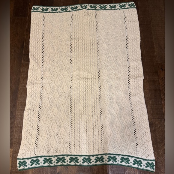 Shades of Aran Knit Merino Wool Christmas Blanket in Cream and Shamrock - Picture 1 of 7
